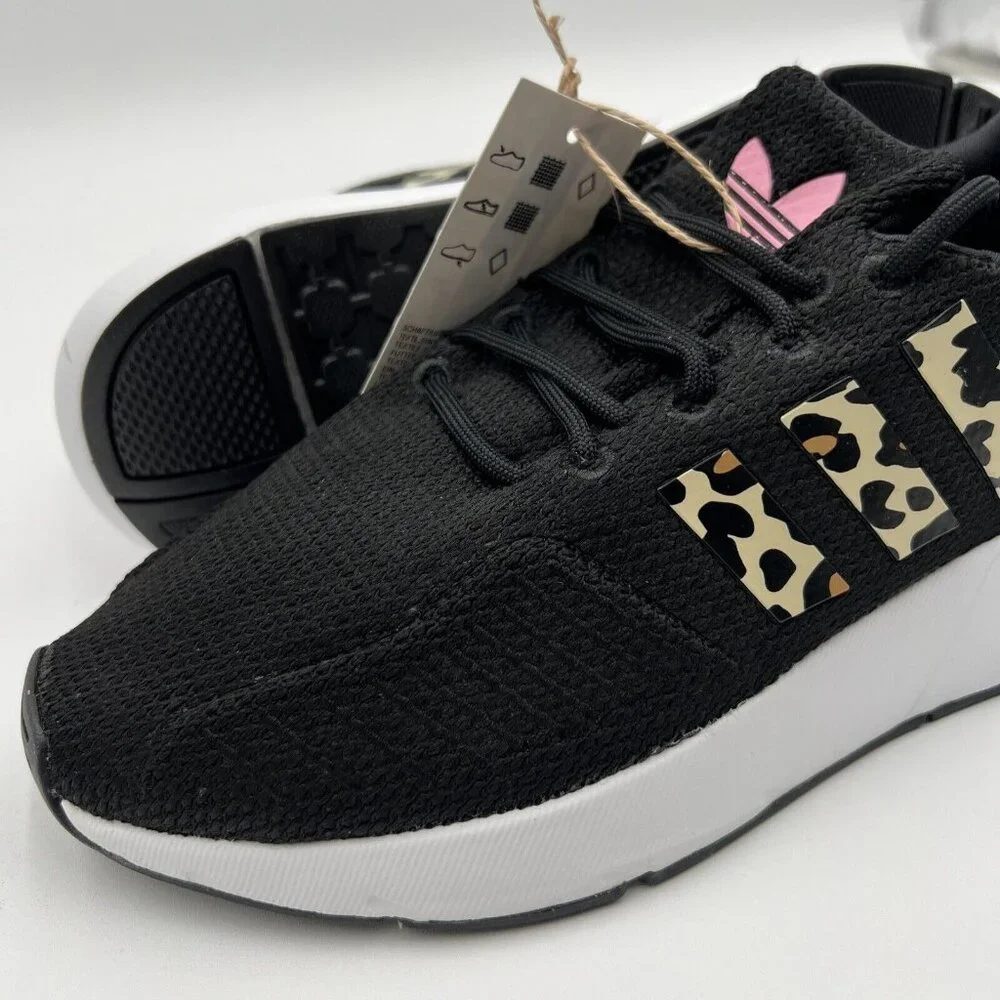 ADIDAS Originals Girl's Swift Run 22 (Big Kid) Black/Bliss Pink/Blue 7 Big Kid M
